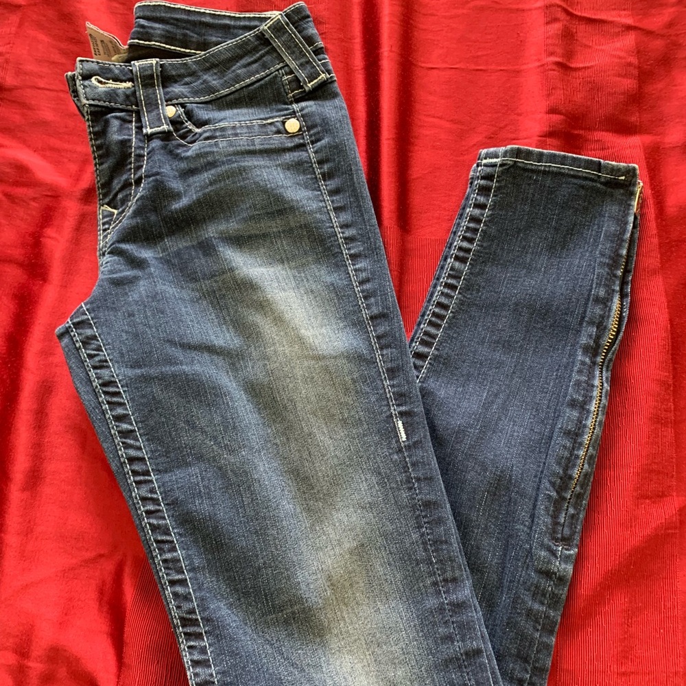 Zipped legs skinny jeans